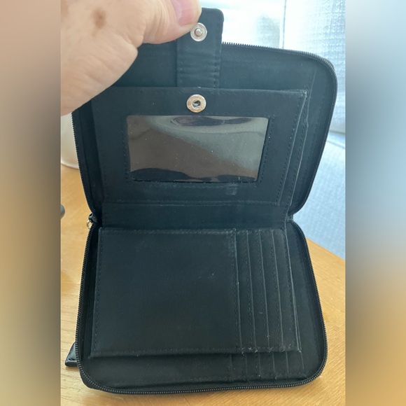 Kenneth Cole Reaction Black all Genuine Leather Wallet. 
Perfect Condition - Picture 8 of 15